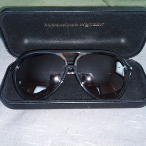 Alexander McQueen sun 👓
